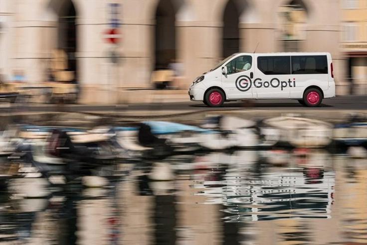 GoOpti lahko prevaža ljudi, a ciljna destinacija mora biti letališče.  | Foto: 
