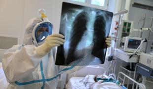 V Rusiji znova rekordno število okužb s koronavirusom