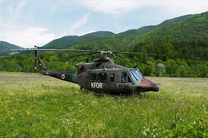 Legendarni helikopter bell huey UH-1h, ki se je kot pravi angel varuh ranjenih vojakov proslavil v nedostopnih džunglah surove vietnamske vojne, je postavil tudi temelje zahtevnemu reševanju v civilnem življenju. | Foto: 