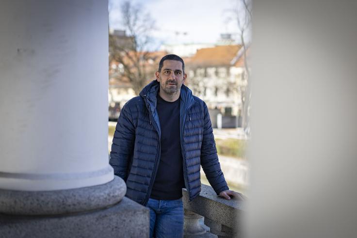 Nikola Zujić nam je razlagal o razlikah življenja na Finskem in v Sloveniji. | Foto: Bojan Puhek