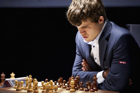 Carlsen do prve zmage proti branilcu naslova