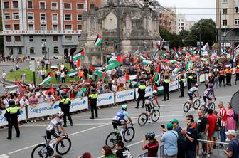 Protesti krojijo Dirko po Španiji: kolesarji povedali svoje