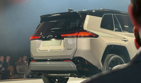 Razkrili novega toyoto RAV4, prvič smo se usedli vanj. Kdaj pripelje v Slovenijo?
