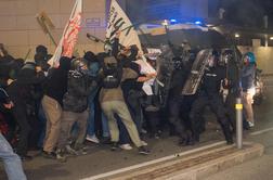 Protestniki z blokadami, policija aretirala več sto ljudi #video