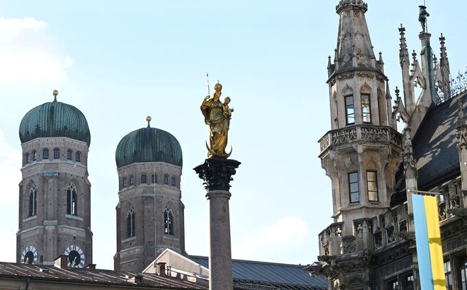 Stolpa Frauenkirche in delček nove mestne hiše. | Foto: Reuters