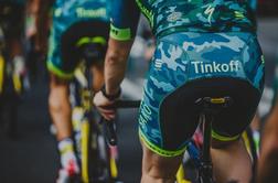 Tinkoff-Saxo se z maskirnimi dresi zliva z okolico Kanarskih otokov (video)