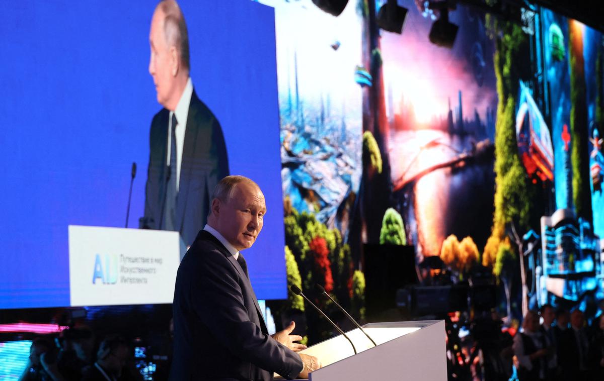 Vladimir Putin | Po Putinovih besedah ​​mora Rusija izvesti zakonodajne in naložbene spremembe, da bi spodbudila razvoj umetne inteligence. | Foto Reuters