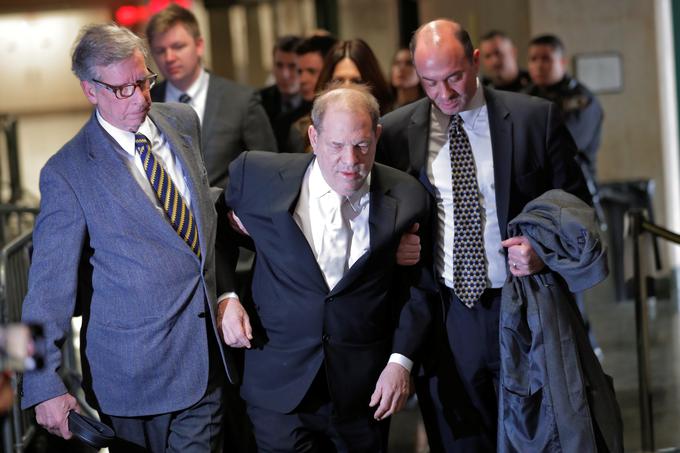 Sodnik ukazal, da Weinsteina po sojenju nemudoma odpeljejo v zapor. | Foto: Reuters