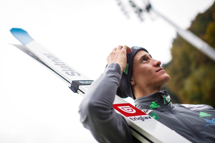 Bo Peter Prevc naredil vsaj kakšen skok na sengu, preden se odpravi na prvo tekmo sezone, ki bo 25. novembra v Kuusamu? | Foto: Grega Valančič/Sportida