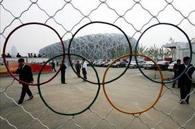 Olimpijski objekti v Pekingu zahtevali smrtne žrtve