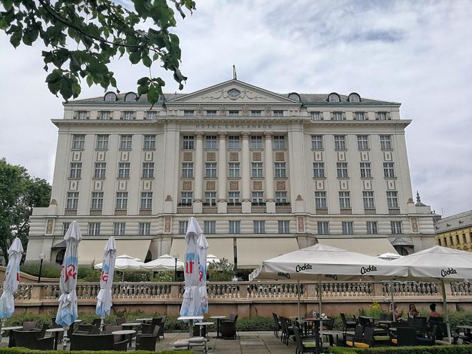 Hotel Esplanade stoji tik ob glavni železniški postaji v Zagrebu - postavili so ga namreč za potnike Orient Expressa | Foto: Miha First