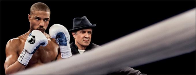 Izpeljanka legendarne franšize o Rockyju je presenetljivo sveže in osebno delo, ki nadaljuje zgodbo iz povsem nove perspektive – film se osredotoči na nezakonskega sina Rockyjevega dolgoletnega tekmeca in prijatelja Apolla Creeda, Stallone pa prevzame vlogo njegovega ostarelega trenerja • V soboto, 22. 5., ob 22. uri na HBO.* │ Tudi na HBO OD/GO. | Foto: 