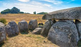 Na Danskem arheologi odkrili angleškemu Stonehengeu podobno strukturo