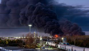 Strmoglavljenje letala zahtevalo najmanj devet življenj, več oseb je ranjenih #video