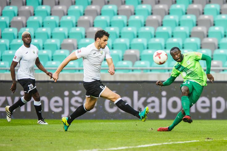 Darko Zec je moral predčasno pod prho že po 16 minutah. | Foto: Grega Valančič/Sportida