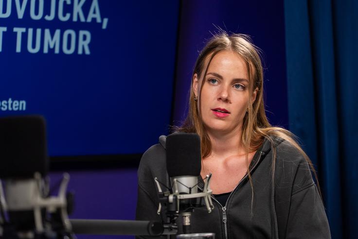 "Najhujše je nespanje, vse drugo že potrpiš. Da nisi naspan in da moraš na polno vsak dan, to mi je bilo najtežje," je kot mama štirih majhnih otrok povedala Neža Testen. | Foto: Luka Petrič