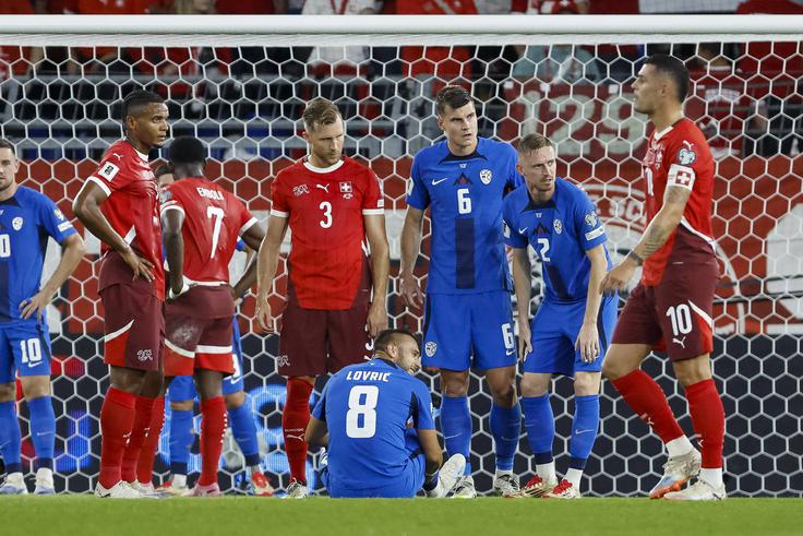 Za Sandija Lovrića se je končala tekma v Baslu še pred polovico prvega polčasa. | Foto: Guliverimage