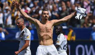 Po veliki neumnosti padel kot pokošen. Ibrahimović, si ti res lev? #video