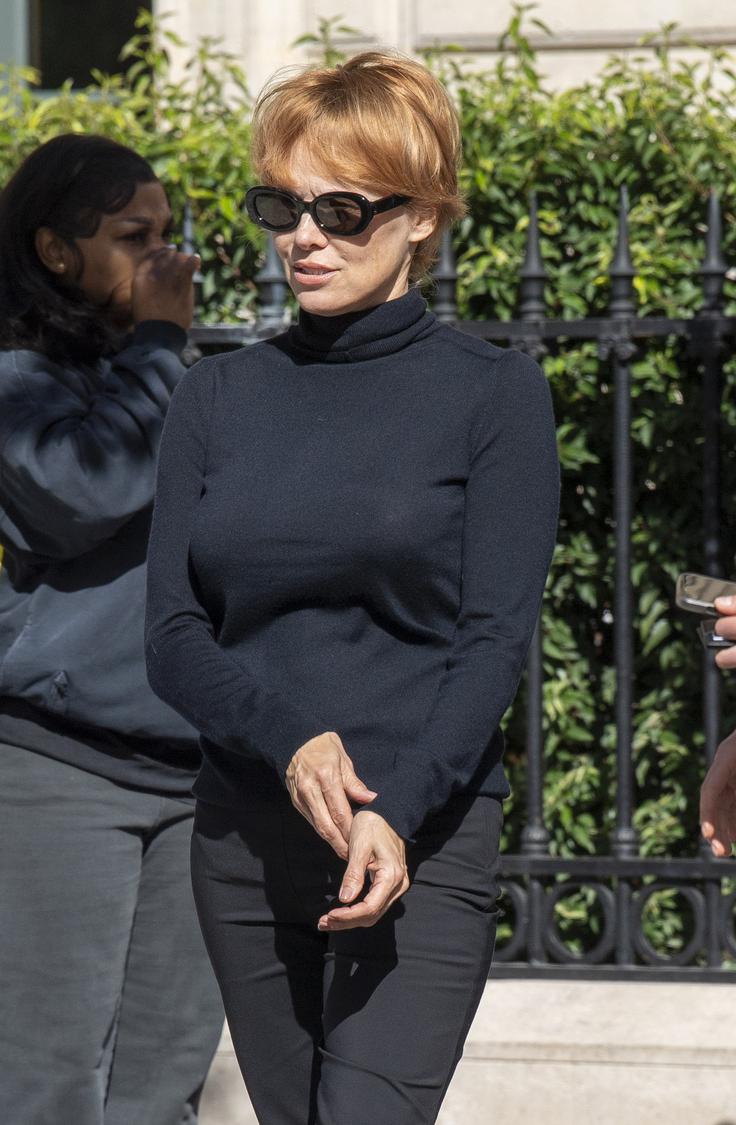 Tako se je Pamela Anderson z novo pričesko sprehodila po pariških ulicah. | Foto: Profimedia