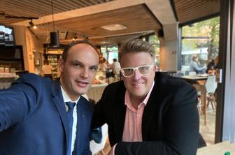 Kako je profil burgerjev na Facebooku postal darilo za stranko Demokratov?