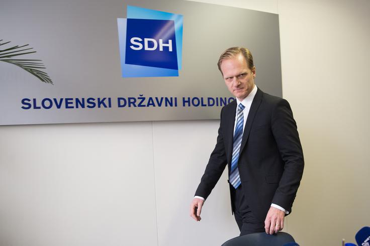Predsednik uprave SDH Marko Jazbec je ob zapletih z ocenjevanjem nadzornikov s prstom direktno pokazal na vodjo centra za skladnost poslovanja in krepitev integritete NLB Roka Praprotnika. | Foto: Bor Slana