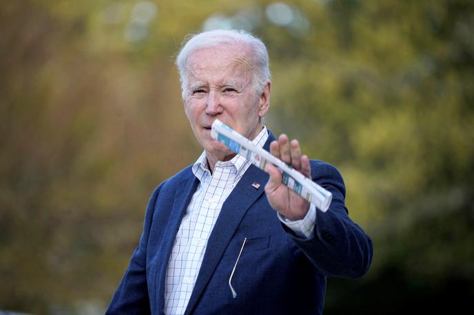 Joe Biden | Zvišanje meje dolga države, ki je trenutno pri skoraj 31.500 milijardah dolarjev, zagotavlja, da si lahko ministrstvo za finance izposodi denar za plačilo že nastalih ameriških dolgov. | Foto Reuters