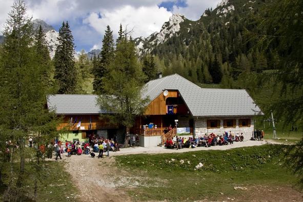 Planinski dom na Zelenici (1536 m)