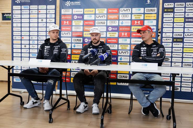 Smukaško ekipo bo še naprej vodil kot odgovorni trener Aleš Brezavšček. | Foto: Nebojša Tejić/STA