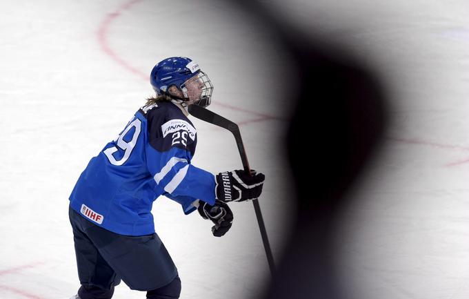 18-letni Patrik Laine je uprizoril enega najboljših debijev na SP. Po dveh krogih je s šestimi točkami najbolj učinkovit hokejist. | Foto: Reuters