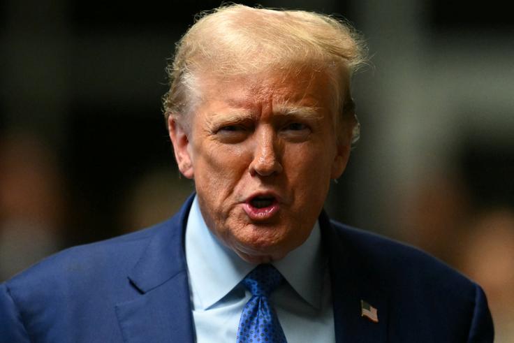Trump se po eni strani hvali z imenovanjem konservativnih vrhovnih sodnikov, ki so odpravili pravico do splava, po drugi strani pa kritizira republikanske države, ki uvajajo prepovedi. Glede tabletk za splav se doslej še ni izjasnil. | Foto: Reuters