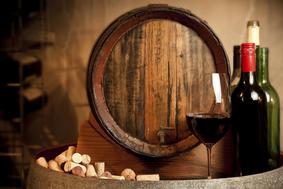 Je vino boljše iz steklenice s plutovinastim ali navojnim zamaškom?