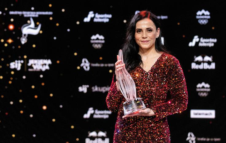 Gloria Kotnik Deskarka Gloria Kotnik s priznanjem Olimpijskega komiteja Slovenije | Foto: Grega Valančič/Sportida