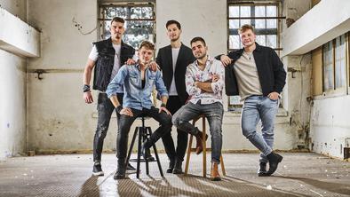 Fantje iz skupine Vzrock: Vsak izmed nas je že dobil kakšno vabljivo sporočilo #video