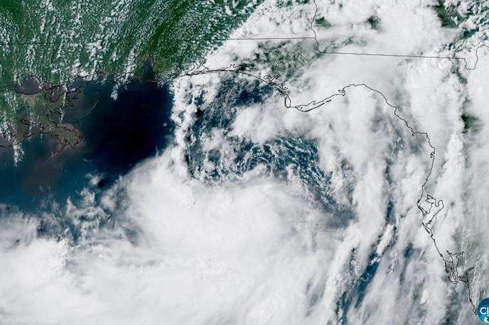 Berta, tropska nevihta | Ameriški Nacionalni center za orkane je izdal opozorilo pred tropsko nevihto za severni del obale Floride ob Mehiškem zalivu in jugovzhodno Louisiano, v prihodnjih dneh pa bi lahko opozorila razširili tudi na druge dele obale Louisiane in Teksasa. | Foto Reuters