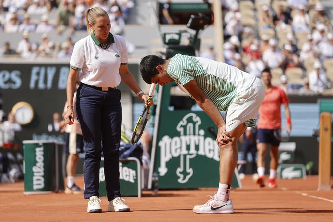 Carlosa Alcaraza so začeli grabiti krči in od takrat ni mogel več igrati vrhunskega tenisa. | Foto: AP / Guliverimage
