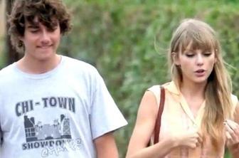 Taylor Swift obsedena z družino Kennedy?