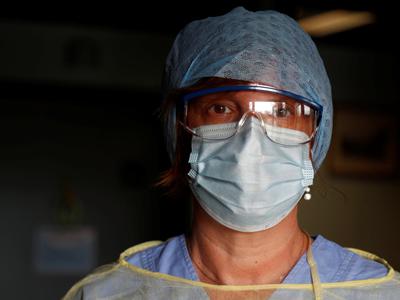 Huda kazen za znana zakonca, ki sta obogatela med epidemijo bolezni covid-19