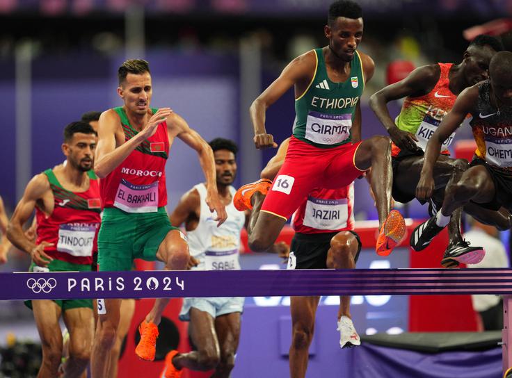 Soufiane El Bakkali je ubranil naslov olimpijskega prvaka v teku na 3000 metrov zapreke. | Foto: Reuters