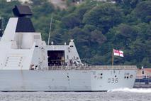 Britanski rušilec HMS Defender