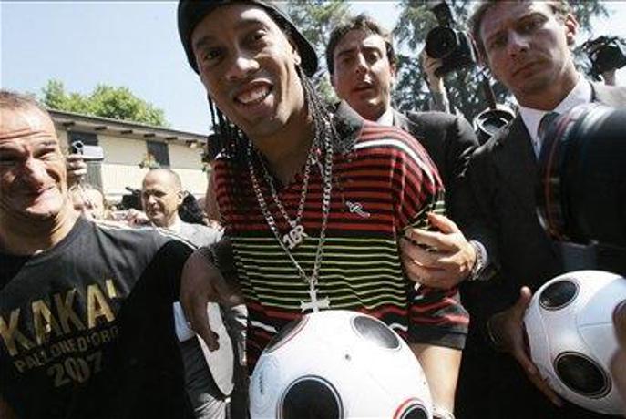 Ronaldinho dobil blagoslov Milana in odhaja v Peking