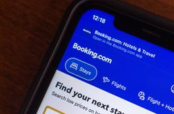 Več kot deset tisoč hotelov toži Booking