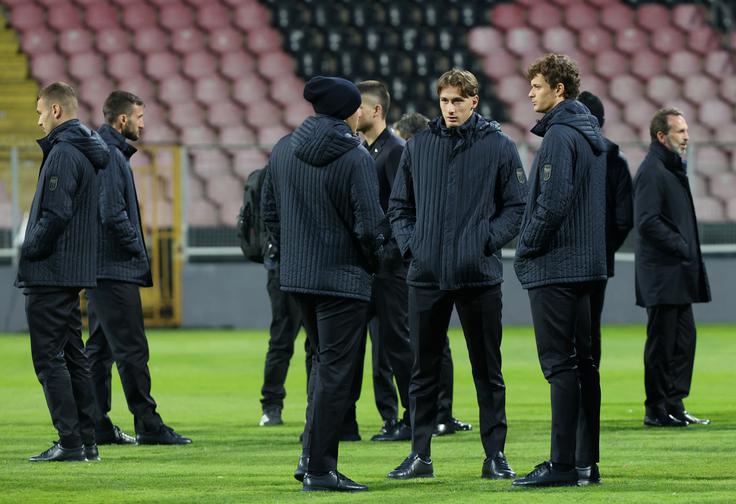 Nogometaši Italije so danes prispeli v BiH in tako preizkusili zelenico na stadionu v Zenici.  | Foto: Reuters
