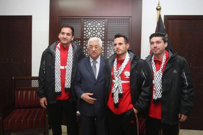 Leta 2015 je reprezentante Palestine, tudi Jako Ihbeisheha, ki je na azijskem prvenstvu nastopal pod uradnim imenom Jaka Hbaisha, sprejel tudi predsednik Mahmoud Abbas. | Foto: Osebni arhiv