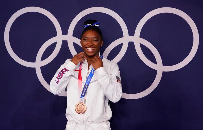 Štirikratna olimpijska prvakinja iz Ria se je v Tokiu odpovedala kar petim od šestih finalnih nastopov. | Foto: Reuters