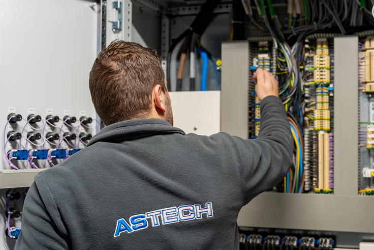 Astech ima eno največjih servisnih ekip za klimatizacijo, prezračevanje in ogrevanje v Sloveniji in zagotavlja storitve po vsej državi in tudi v sosednjih državah. | Foto: GO4DIGIT Gal Pazlar
