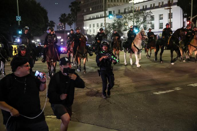 Los Angeles protesti | Zaradi dejavnosti zvezne Službe za priseljevanje in carine (Ice) so v Los Angelesu konec prejšnjega tedna izbruhnili protesti. | Foto Reuters