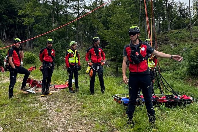 gorska reševalna služba | Prikazna vaja GRS Jezersko na novinarski konferenci Gorske reševalne zveze Slovenije.  | Foto Primož Šenk