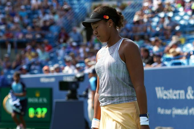 Številko ena ženskega tenisa pesti poškodba kolena. | Foto: Reuters