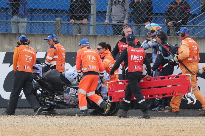 MotoGP, VN Katalonije, Alex Marquez | Alexa Marqueza so po grozljivem padcu odpeljali v bolnišnico. | Foto Reuters