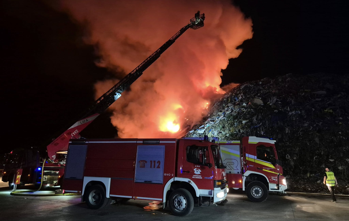 Gašenje požara na deponiji | Foto PGD Leskovec pri Krškem/Facebook
